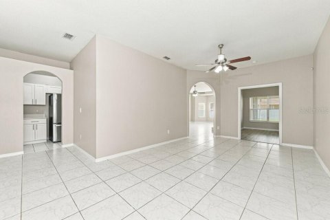 Villa ou maison à louer à Kissimmee, Floride: 3 chambres, 191.84 m2 № 2377590 - photo 3