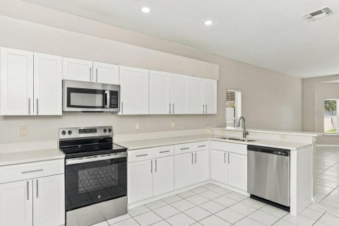 Villa ou maison à louer à Kissimmee, Floride: 3 chambres, 191.84 m2 № 2377590 - photo 6