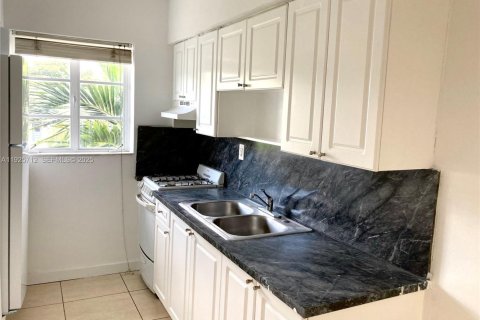 Купить кондоминиум в Майами-Бич, Флорида 1 спальня, 53.6м2, № 1984090 - фото 2