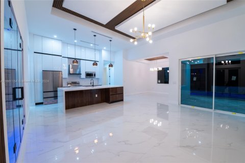 Casa en venta en Cape Coral, Florida, 4 dormitorios, 255.76 m2 № 2022782 - foto 9