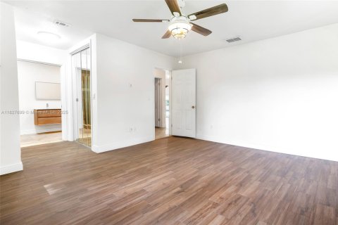 House in Southwest Ranches, Florida 3 bedrooms, 263.29 sq.m. № 1798984 - photo 3