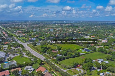 House in Southwest Ranches, Florida 3 bedrooms, 263.29 sq.m. № 1798984 - photo 11