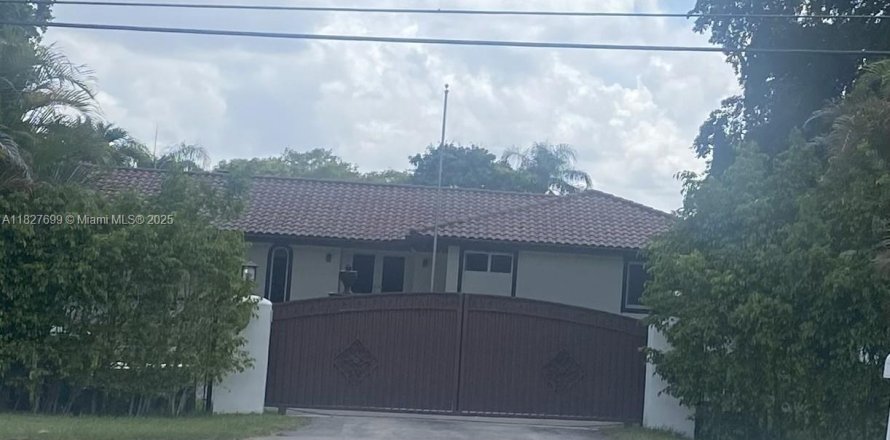 House in Southwest Ranches, Florida 3 bedrooms, 263.29 sq.m. № 1798984