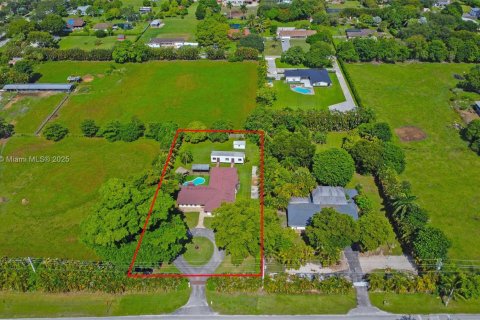 House in Southwest Ranches, Florida 3 bedrooms, 263.29 sq.m. № 1798984 - photo 8