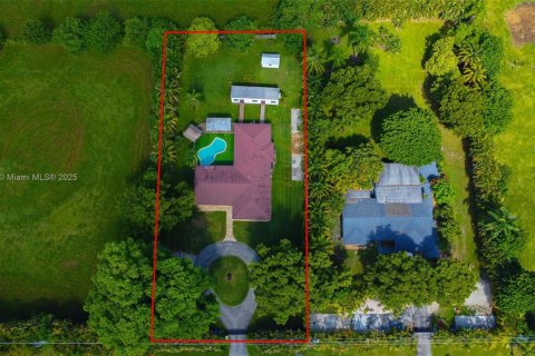 House in Southwest Ranches, Florida 3 bedrooms, 263.29 sq.m. № 1798984 - photo 10