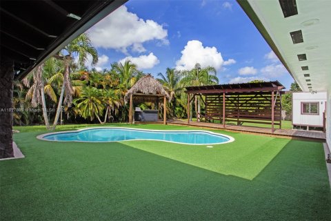 House in Southwest Ranches, Florida 3 bedrooms, 263.29 sq.m. № 1798984 - photo 6