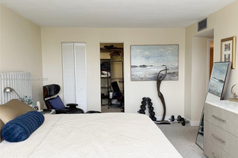 Copropriété à louer à Hallandale Beach, Floride: 2 chambres, 132.85 m2 № 2013784 - photo 19
