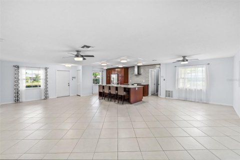 House in Sarasota, Florida 2 bedrooms, 167.32 sq.m. № 1866513 - photo 16