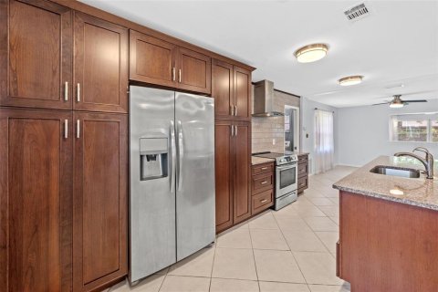 House in Sarasota, Florida 2 bedrooms, 167.32 sq.m. № 1866513 - photo 23