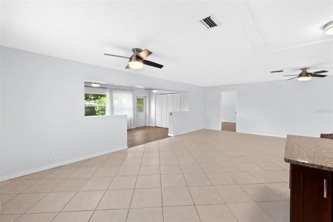 House in Sarasota, Florida 2 bedrooms, 167.32 sq.m. № 1866513 - photo 19