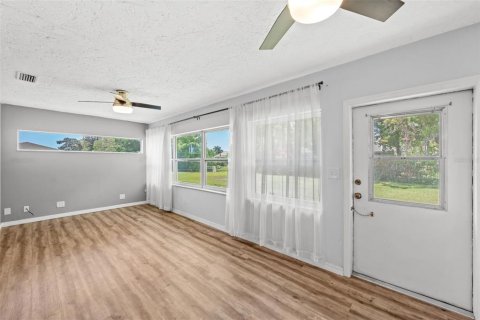 House in Sarasota, Florida 2 bedrooms, 167.32 sq.m. № 1866513 - photo 29