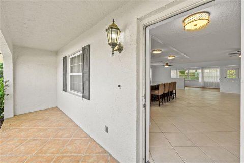 House in Sarasota, Florida 2 bedrooms, 167.32 sq.m. № 1866513 - photo 12