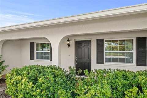 House in Sarasota, Florida 2 bedrooms, 167.32 sq.m. № 1866513 - photo 11