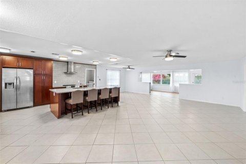 House in Sarasota, Florida 2 bedrooms, 167.32 sq.m. № 1866513 - photo 14