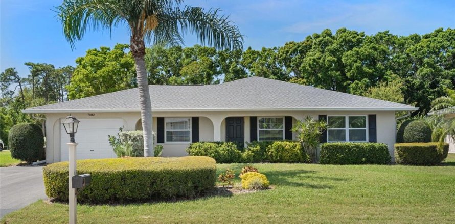 House in Sarasota, Florida 2 bedrooms, 167.32 sq.m. № 1866513