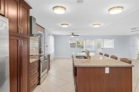 House in Sarasota, Florida 2 bedrooms, 167.32 sq.m. № 1866513 - photo 22