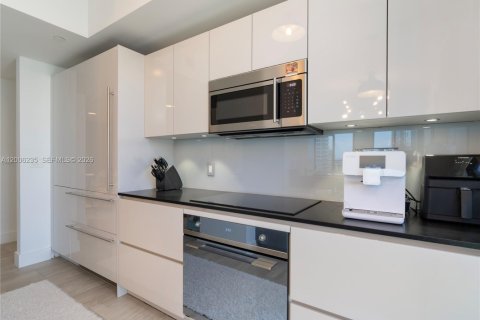 Снять в аренду кондоминиум в Майами, Флорида 3 спальни, 162.86м2, № 2154746 - фото 7