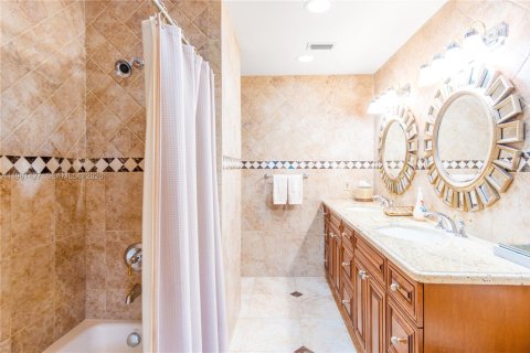 Купить виллу или дом в Майами, Флорида 4 спальни, 275.18м2, № 2043593 - фото 9