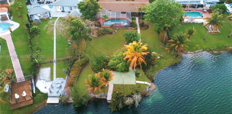 Дом в Майами, Флорида 4 спальни, 275.18м2 № 2043593