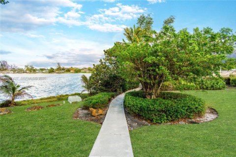 Купить виллу или дом в Майами, Флорида 4 спальни, 275.18м2, № 2043593 - фото 20