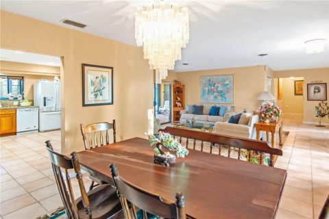 Купить виллу или дом в Майами, Флорида 4 спальни, 275.18м2, № 2043593 - фото 12