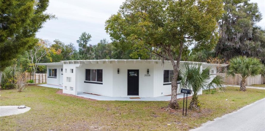Villa ou maison à Sorrento, Floride 3 chambres, 207.08 m2 № 1899597