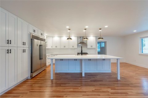 House in Sorrento, Florida 3 bedrooms, 207.08 sq.m. № 1899597 - photo 10