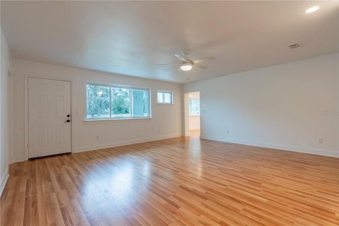 House in Sorrento, Florida 3 bedrooms, 207.08 sq.m. № 1899597 - photo 21