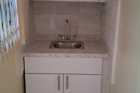 Immobilier commercial à Miami Gardens, Floride 3 pièces, 153.85 m2 № 2288791