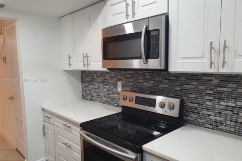Townhouse in Sunrise, Florida 3 bedrooms, 123.56 sq.m. № 2318176