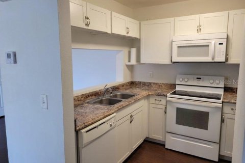 Condo in Orlando, Florida, 2 bedrooms  № 1566679 - photo 10