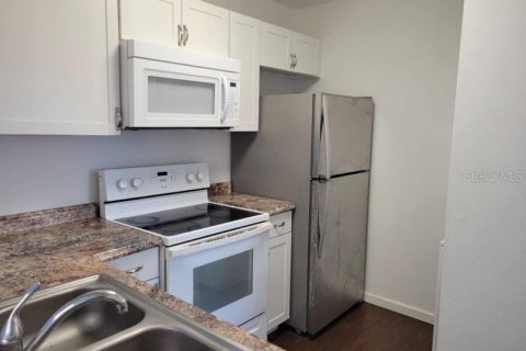 Condo in Orlando, Florida, 2 bedrooms  № 1566679 - photo 8