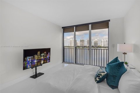 Condominio en venta en Sunny Isles Beach, Florida, 2 dormitorios, 131.27 m2 № 1931766 - foto 13