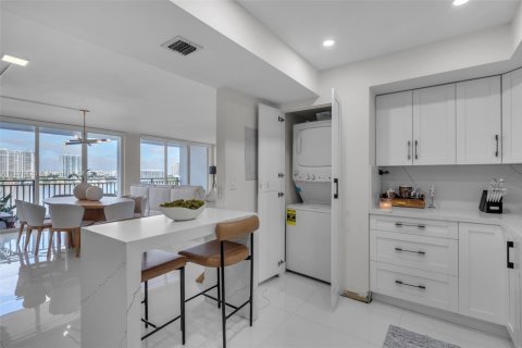 Condominio en venta en Sunny Isles Beach, Florida, 2 dormitorios, 131.27 m2 № 1931766 - foto 11