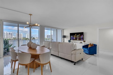 Condominio en venta en Sunny Isles Beach, Florida, 2 dormitorios, 131.27 m2 № 1931766 - foto 6