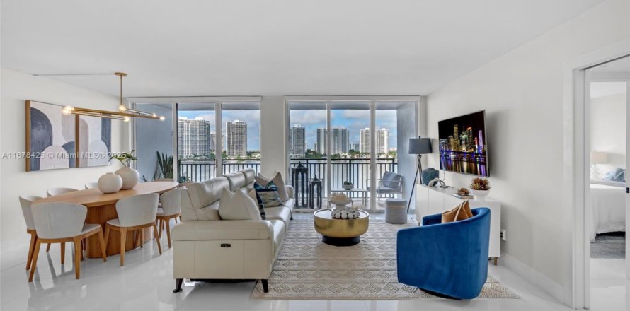 Condominio en Sunny Isles Beach, Florida, 2 dormitorios  № 1931766