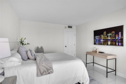 Condominio en venta en Sunny Isles Beach, Florida, 2 dormitorios, 131.27 m2 № 1931766 - foto 18