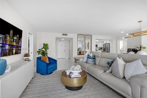 Condominio en venta en Sunny Isles Beach, Florida, 2 dormitorios, 131.27 m2 № 1931766 - foto 4