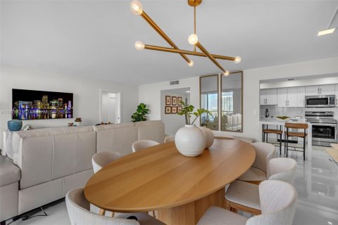Condominio en venta en Sunny Isles Beach, Florida, 2 dormitorios, 131.27 m2 № 1931766 - foto 7