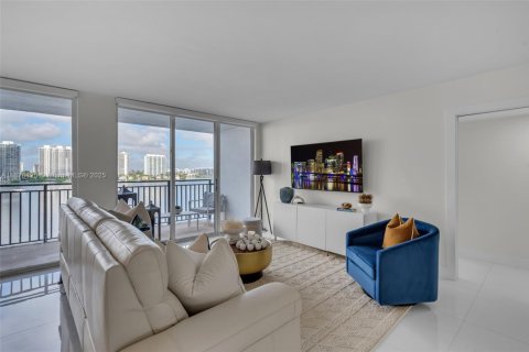 Condominio en venta en Sunny Isles Beach, Florida, 2 dormitorios, 131.27 m2 № 1931766 - foto 3
