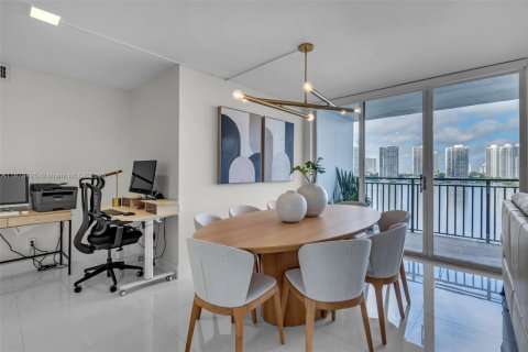 Condominio en venta en Sunny Isles Beach, Florida, 2 dormitorios, 131.27 m2 № 1931766 - foto 5