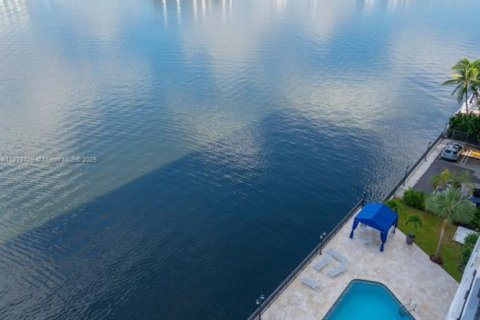 Condominio en venta en Sunny Isles Beach, Florida, 2 dormitorios, 131.27 m2 № 1931766 - foto 29