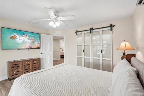 House in Port Charlotte, Florida 4 bedrooms, 210.7 sq.m. № 2348088 - photo 4
