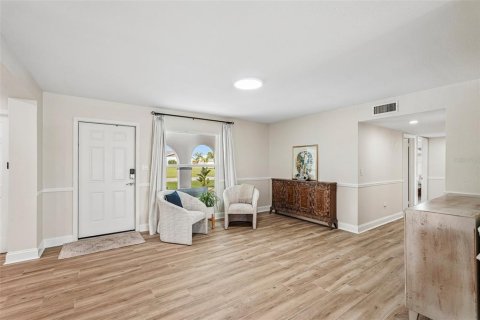 House in Port Charlotte, Florida 4 bedrooms, 210.7 sq.m. № 2348088 - photo 8