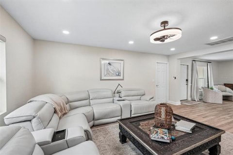 House in Port Charlotte, Florida 4 bedrooms, 210.7 sq.m. № 2348088 - photo 12