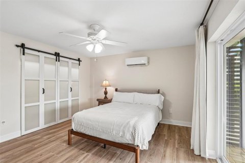 House in Port Charlotte, Florida 4 bedrooms, 210.7 sq.m. № 2348088 - photo 22