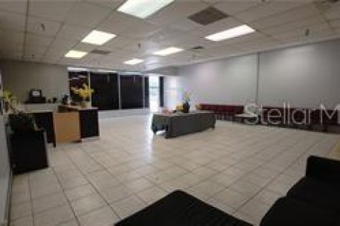 Propiedad comercial en alquiler en Sanford, Florida, 473.8 m2 № 1751361 - foto 2