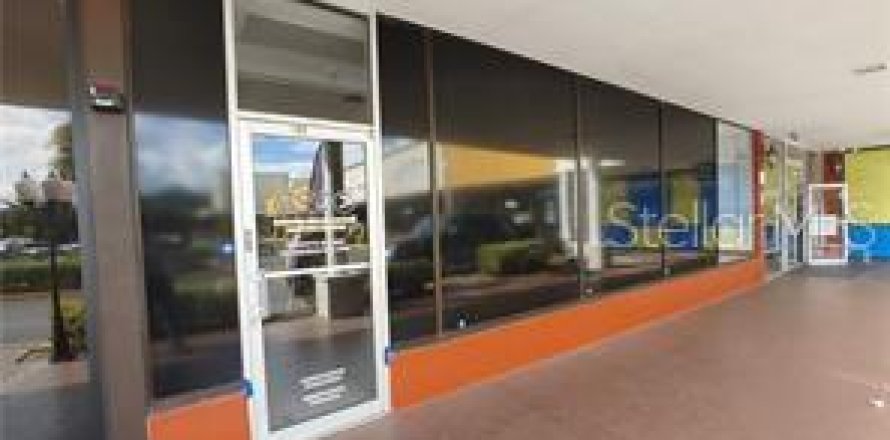 Propiedad comercial en Sanford, Florida 473.8 m2 № 1751361