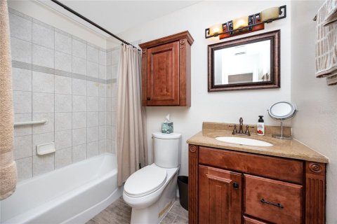 House in Tampa, Florida 3 bedrooms, 169.36 sq.m. № 1837448 - photo 20