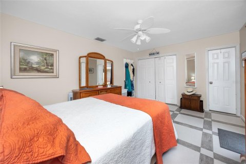 House in Tampa, Florida 3 bedrooms, 169.36 sq.m. № 1837448 - photo 15